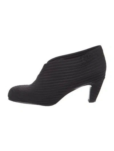 Pre-owned United Nude Pumps In Black