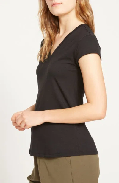 Universal Standard Ashley V-neck T-shirt In Black