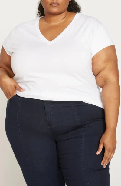 Universal Standard Ashley V-neck T-shirt In White