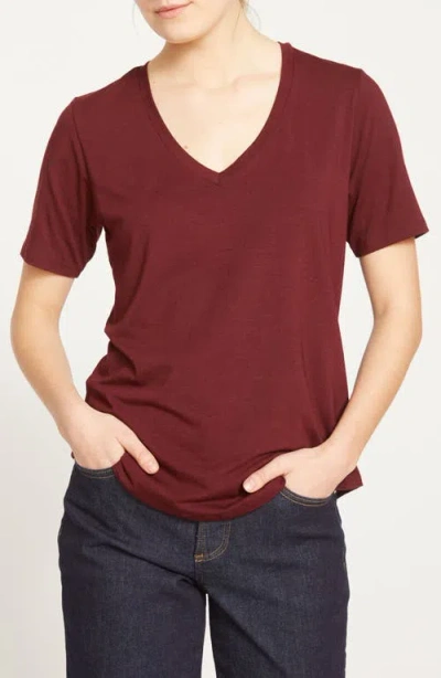 Universal Standard V-rex Tee In Red