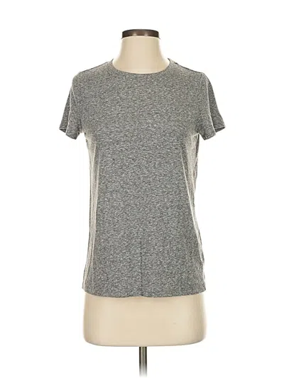 Pre-owned Universal Thread Active T-shirt In Gray