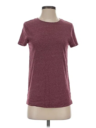 Pre-owned Universal Thread Active T-shirt In Burgundy