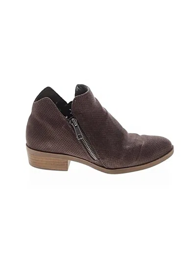 Pre-owned Universal Thread Ankle Boots In Brown