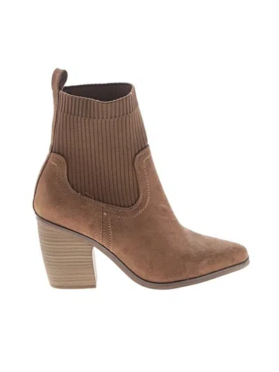 Pre-owned Universal Thread Ankle Boots In Brown
