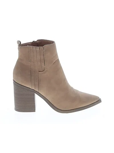 Pre-owned Universal Thread Ankle Boots In Brown