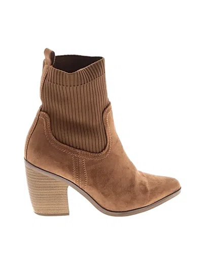 Pre-owned Universal Thread Ankle Boots In Brown
