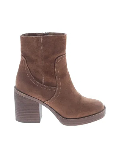 Pre-owned Universal Thread Ankle Boots In Brown