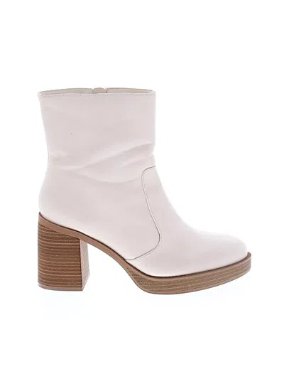 Pre-owned Universal Thread Ankle Boots In Ivory