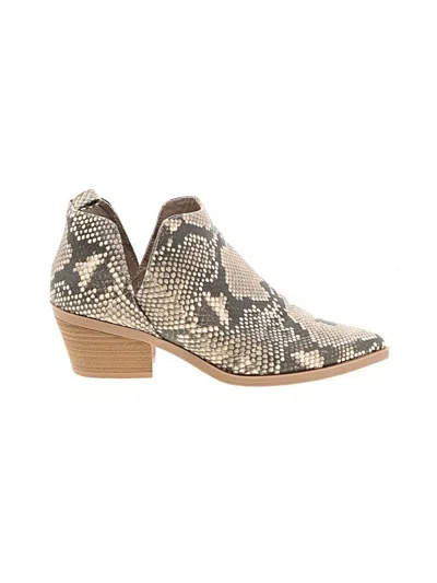 Pre-owned Universal Thread Ankle Boots In Tan