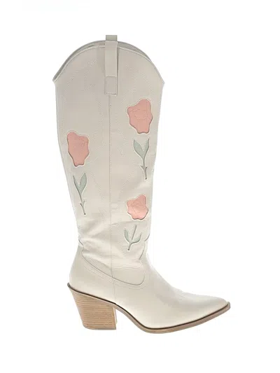 Pre-owned Universal Thread Boots In Ivory