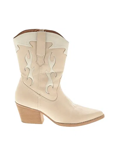 Pre-owned Universal Thread Boots In Ivory