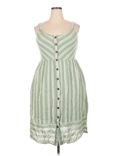 Pre-owned Universal Thread Casual Dress In Green