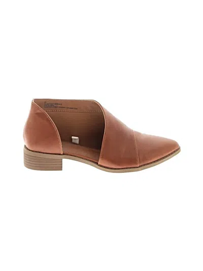 Pre-owned Universal Thread Flats In Brown