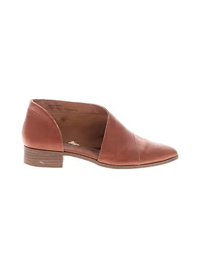Pre-owned Universal Thread Flats In Brown