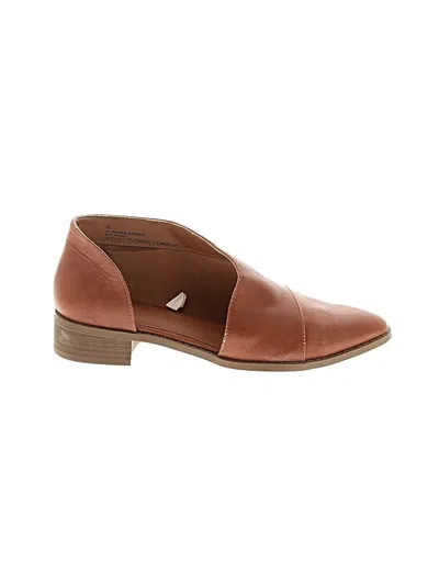 Pre-owned Universal Thread Flats In Brown