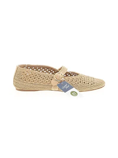 Universal Thread Flats In Tan