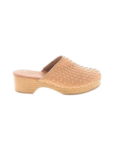 Pre-owned Universal Thread Mule/clog In Tan