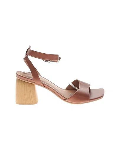 Pre-owned Universal Thread Sandals In Brown