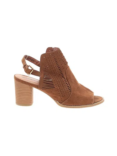 Pre-owned Universal Thread Sandals In Brown