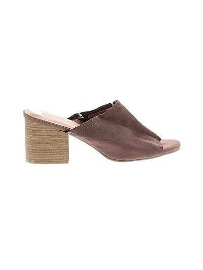 Pre-owned Universal Thread Sandals In Brown