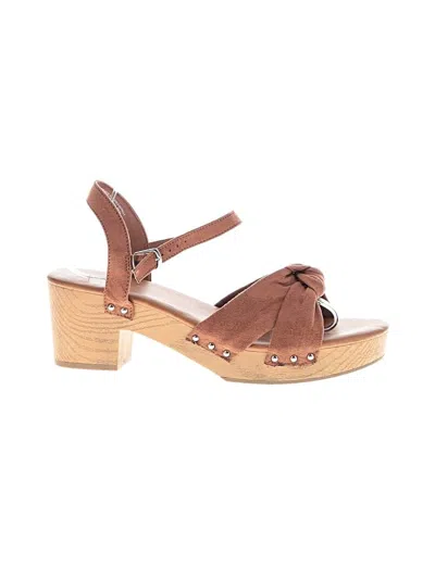Pre-owned Universal Thread Sandals In Brown