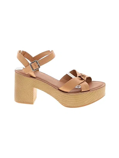 Pre-owned Universal Thread Sandals In Tan