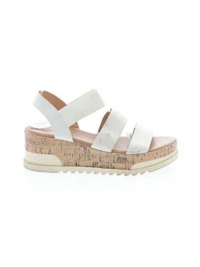 Pre-owned Universal Thread Sandals In White