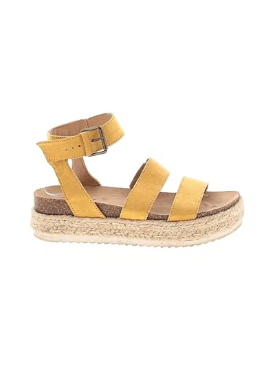 Pre-owned Universal Thread Sandals In Yellow