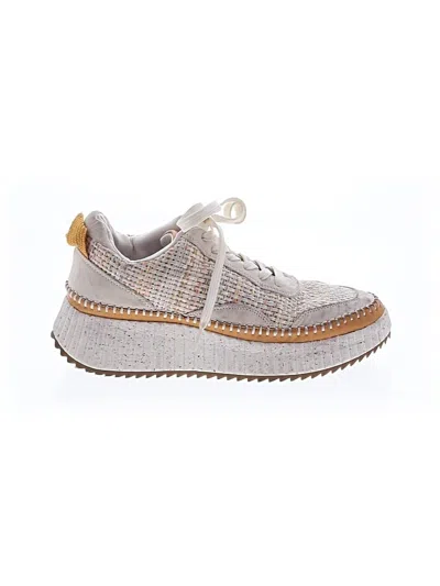 Pre-owned Universal Thread Sneakers In White