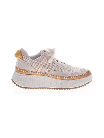 Pre-owned Universal Thread Sneakers In White