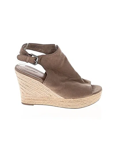 Pre-owned Universal Thread Wedges In Brown