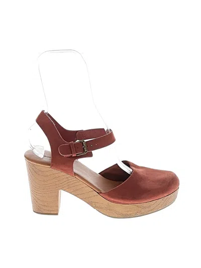 Pre-owned Universal Thread Wedges In Brown