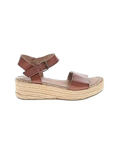 Pre-owned Universal Thread Wedges In Brown
