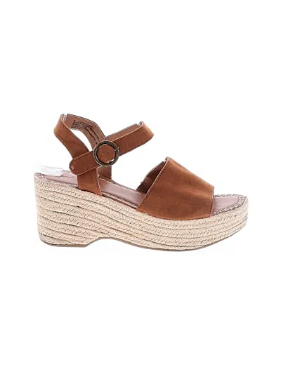 Pre-owned Universal Thread Wedges In Brown