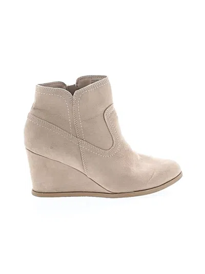 Pre-owned Universal Thread Wedges In Tan