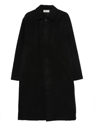 Universal Works 래글런 소매 버튼 코트 In Black