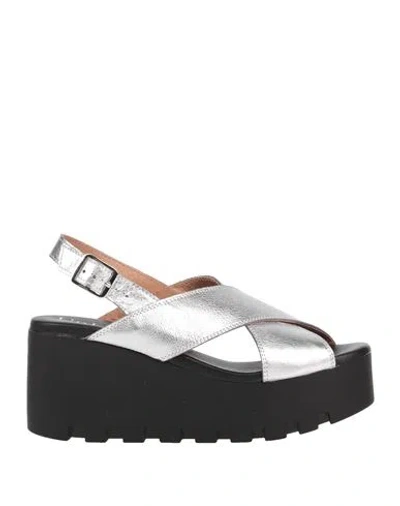 Unlace Woman Sandals Silver Size 5 Soft Leather