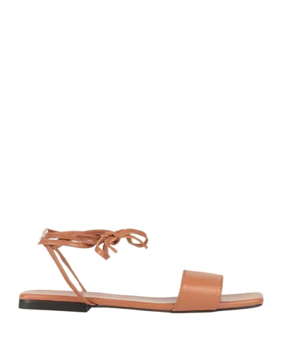 Unlace Sandals In Brown