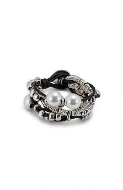 Unode50 Smooth Leather Loop Bracelet In Black