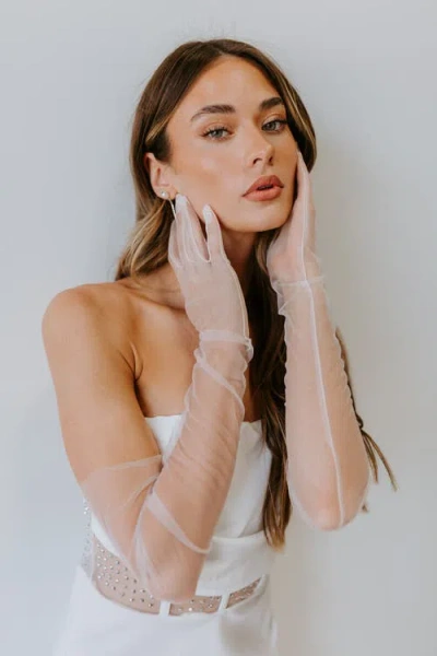 Untamed Petals Bishop Gloves In White