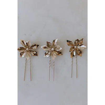 Untamed Petals Comet Pearl Pins In Gold