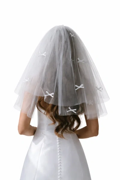 Untamed Petals Last Toast Mini Veil In White