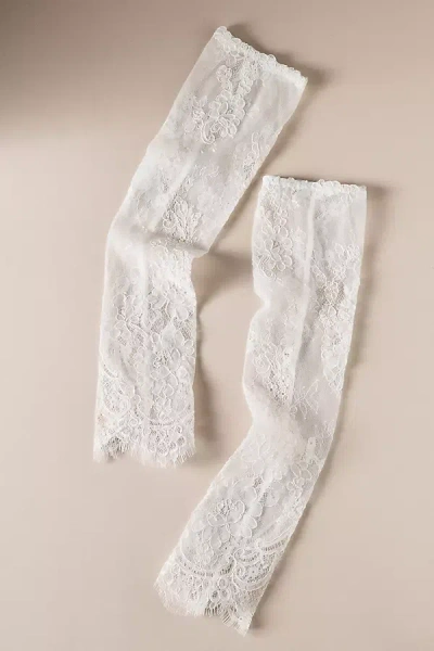 Untamed Petals Madeline Fingerless Lace Gloves In White