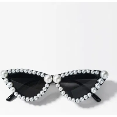 Untamed Petals Times Square Sunnies In Black