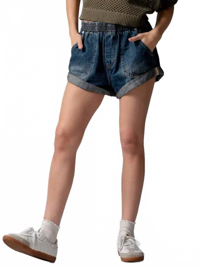 Urban Daizy Cuffed Short In Denim In Blue