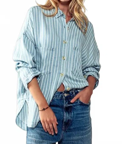 Urban Daizy Horizon Striped Button Up In Chambray In Blue