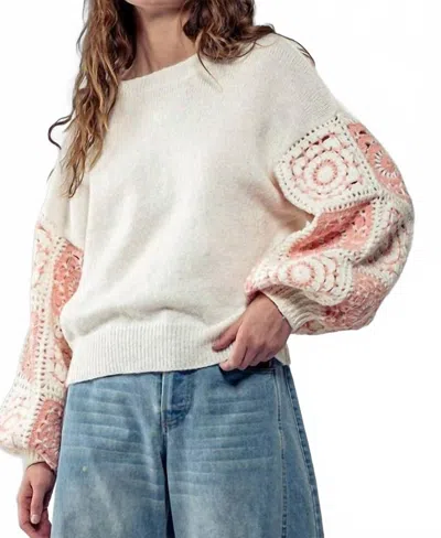 Urban Daizy Quilt Blocked Sleeve Crewneck Sweater In Ivory In Neutral