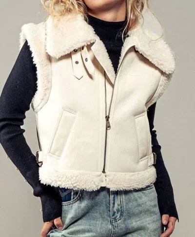 Urban Daizy Sherpa Lined Cropped Vest In Ivory In White