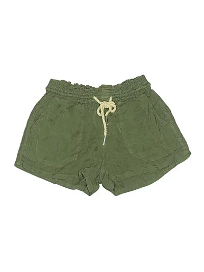 Pre-owned Urban Daizy Shorts In Green