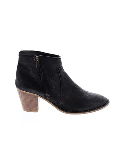 Pre-owned Urban Outfitters Ankle Boots In Black